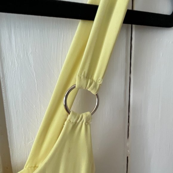 PrettyLittleThing Yellow Mini Bodycon Dress - Picture 6 of 8